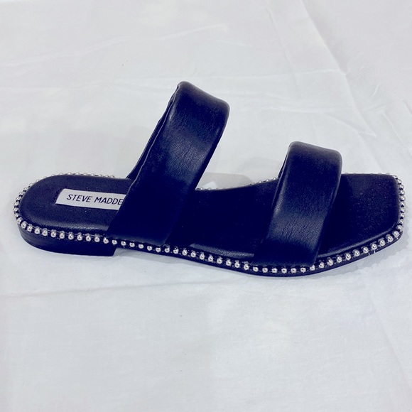 Shoes - Picture 2 of 4